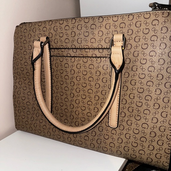 Guess Beige Signature Satchel W/ Strap - Picture 5 of 10